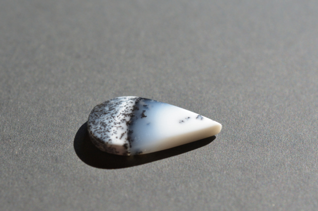 デンドライトオパール【22】ルース・カボション（25.5×15mm）