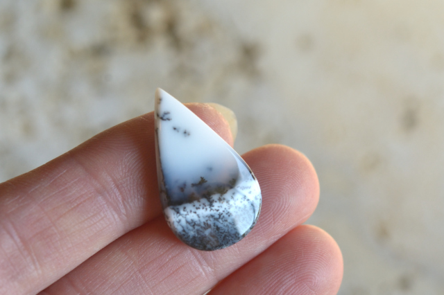 デンドライトオパール【22】ルース・カボション（25.5×15mm）