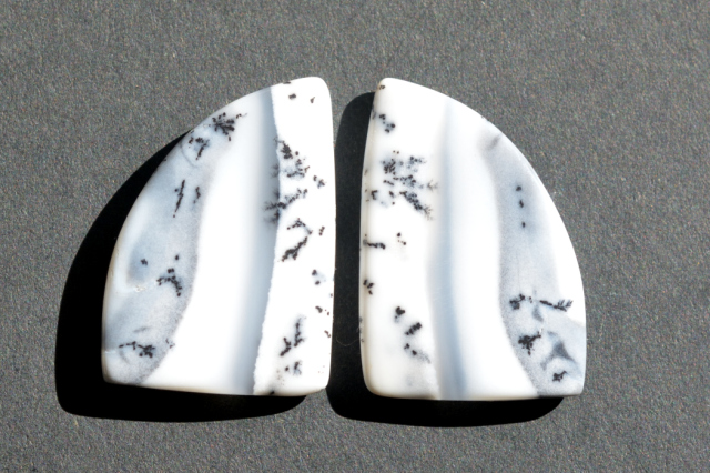 デンドライトオパール　ペア【24】ルース・カボション（24.5×15.5mm）