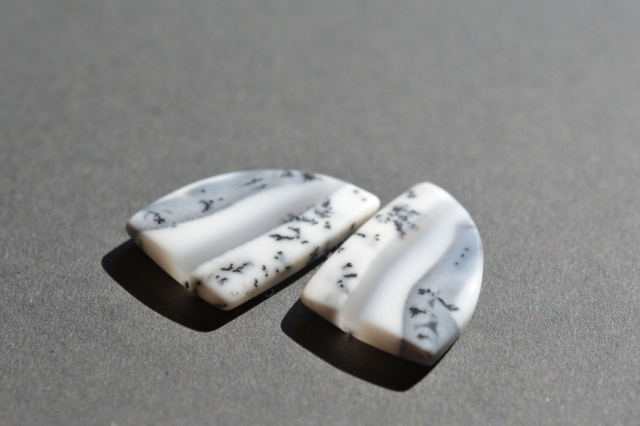 デンドライトオパール　ペア【24】ルース・カボション（24.5×15.5mm）