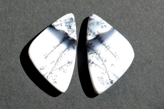 デンドライトオパール　ペア【28】ルース・カボション（25×14.5mm）