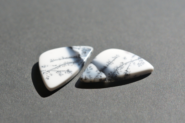 デンドライトオパール　ペア【28】ルース・カボション（25×14.5mm）