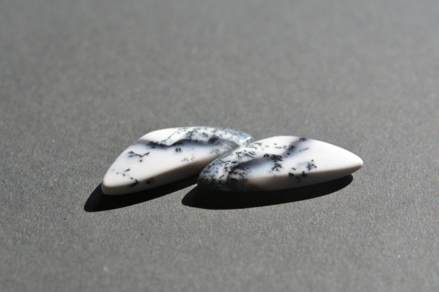 デンドライトオパール　ペア【29】ルース・カボション（23.5×9mm）
