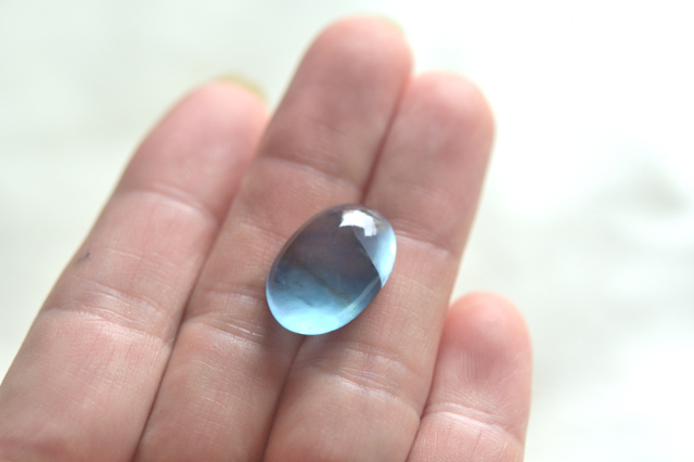 ブルーフローライト【68】ルース・カボション　（18×12.5mm）