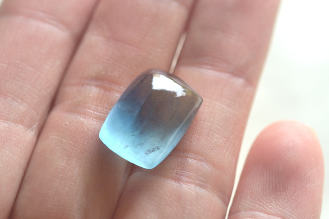 ブルーフローライト【70】ルース・カボション　（15.5×11.5mm）