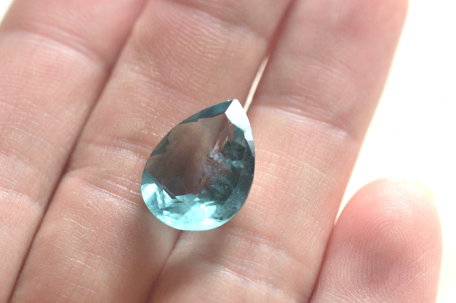 ブルーフローライト【73】ルース・カボション・ファセットカット　（16×11.5mm）
