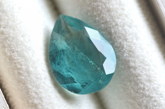 ブルーフローライト【74】ルース・カボション・ファセットカット　（16×12mm）