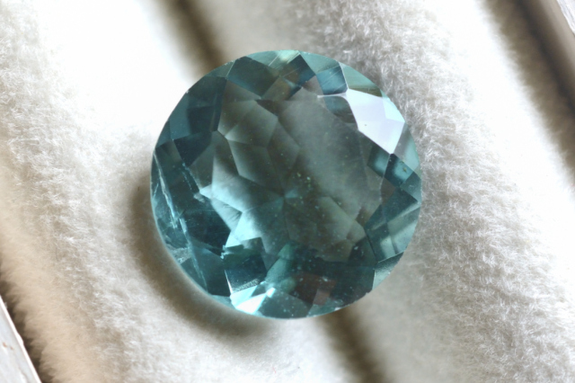 ブルーフローライト【75】ルース・カボション・ファセットカット　（14×14mm）