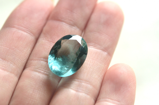 ブルーフローライト【76】ルース・カボション・ファセットカット　（18×13mm）