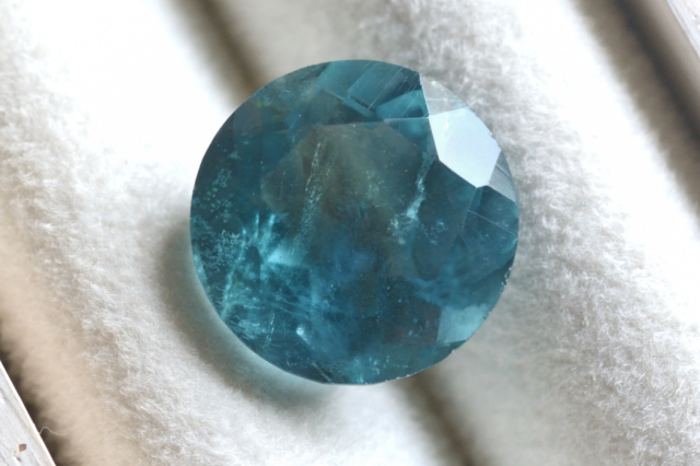 ブルーフローライト【77】ルース・カボション・ファセットカット　（14×14mm）