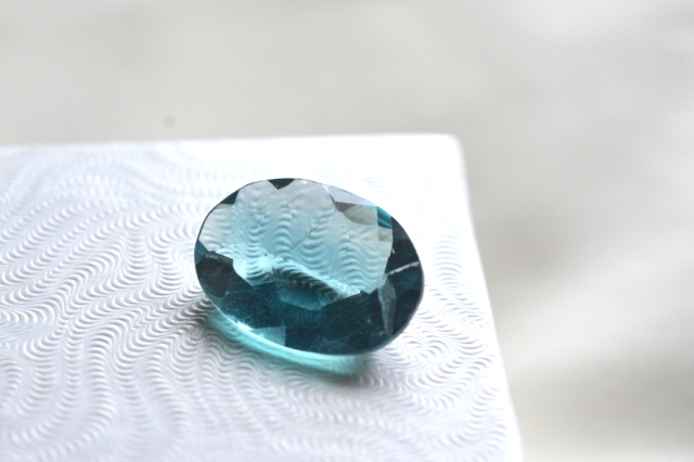 ブルーフローライト【78】ルース・カボション・ファセットカット　（18×13mm）