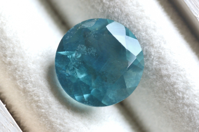 ブルーフローライト【79】ルース・カボション・ファセットカット　（14×14mm）