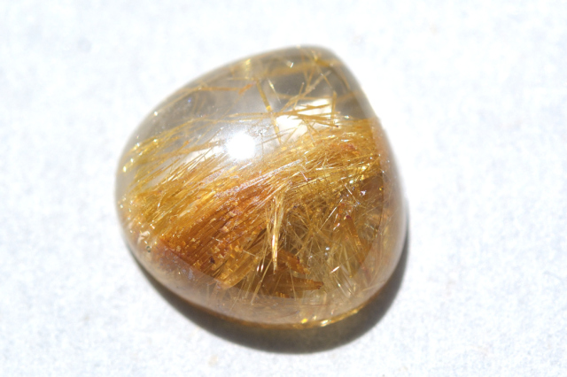 ゴールドルチルクォーツ【58】ルース・カボション（16.5×17mm）