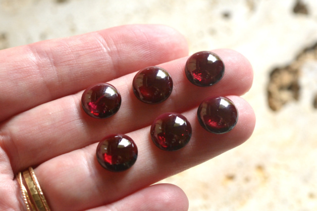 ガーネット・1石【2】ルース・カボション（約10×10mm）