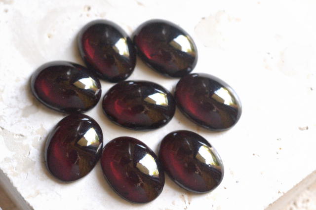 ガーネット【12】ルース・カボション（16×12mm）1石