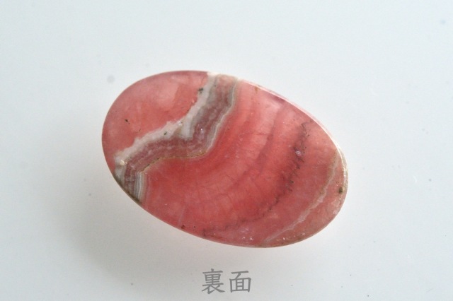 インカローズ（ロードクロサイト）【3】ルース・カボション（32×21mm）
