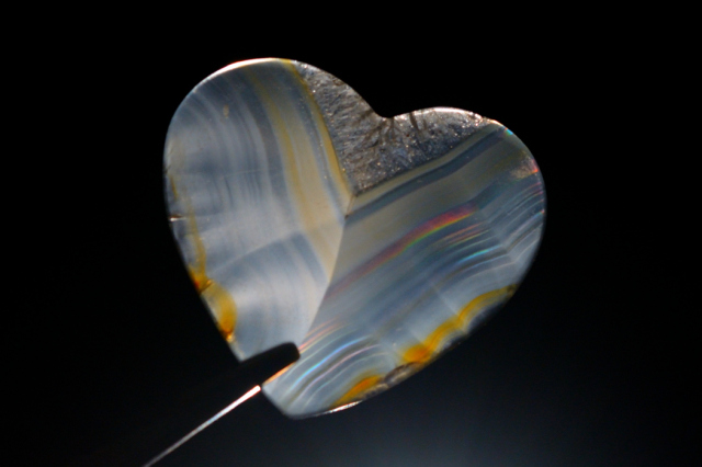 イリスアゲート（レインボーアゲート）【16】ルース・ハート型（30.5