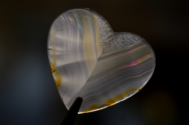 イリスアゲート（レインボーアゲート）【16】ルース・ハート型（30.5