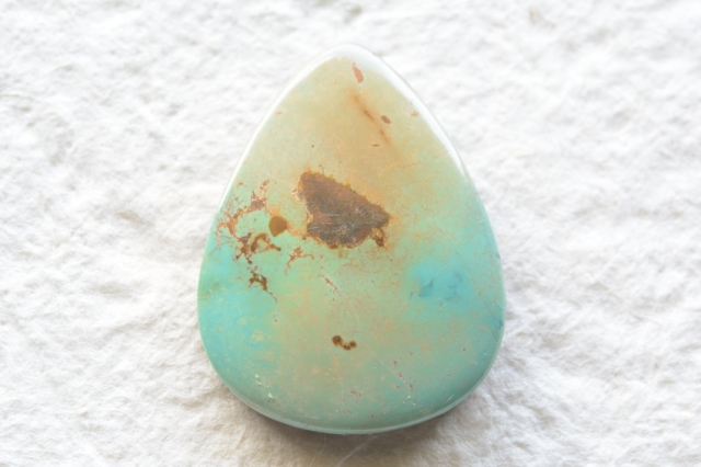 イラン産（ペルシャ）ターコイズ【92】天然石ルース・カボション（33×25mm）