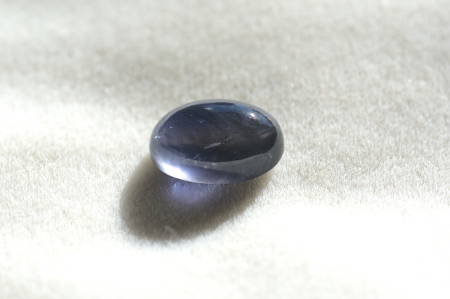 アイオライト【43】ルース・カボション（10.5×7.5ｍｍ）