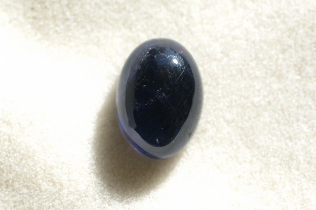 アイオライト【55】ルース・カボション（10.5×7.5ｍｍ）