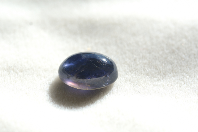 アイオライト【55】ルース・カボション（10.5×7.5ｍｍ）