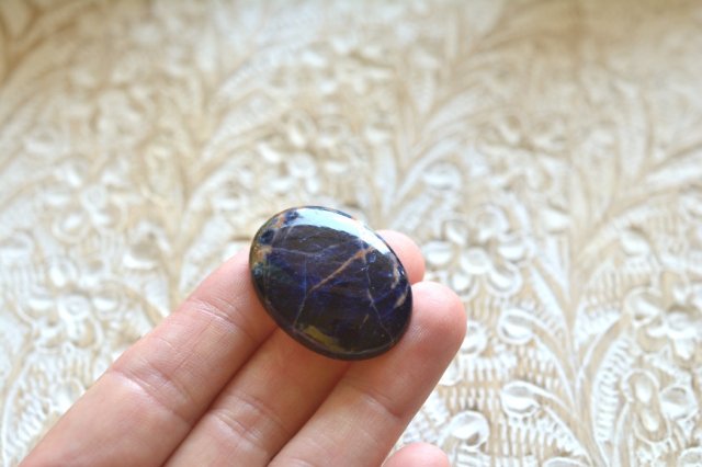 インペリアルソーダライト【17】ルース・カボション（31×23mm）