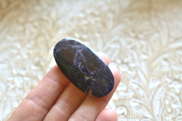 インペリアルソーダライト【18】ルース・カボション（47×24.5mm）