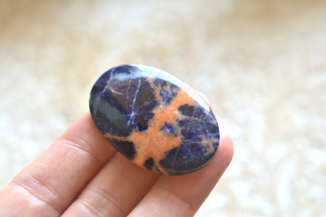 インペリアルソーダライト【21】ルース・カボション（40.5×26.5mm）