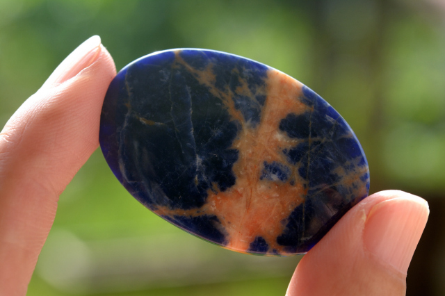 インペリアルソーダライト【21】ルース・カボション（40.5×26.5mm）