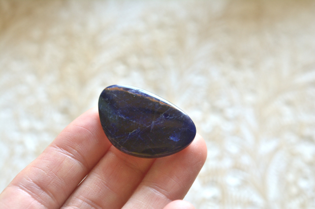 インペリアルソーダライト【22】ルース・カボション（32.5×21mm）