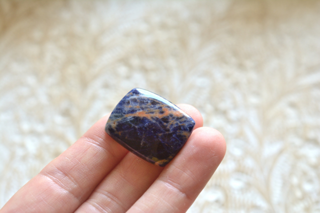 インペリアルソーダライト【25】ルース・カボション（25×20mm）