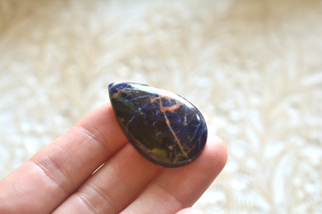 インペリアルソーダライト【26】ルース・カボション（36×21mm）