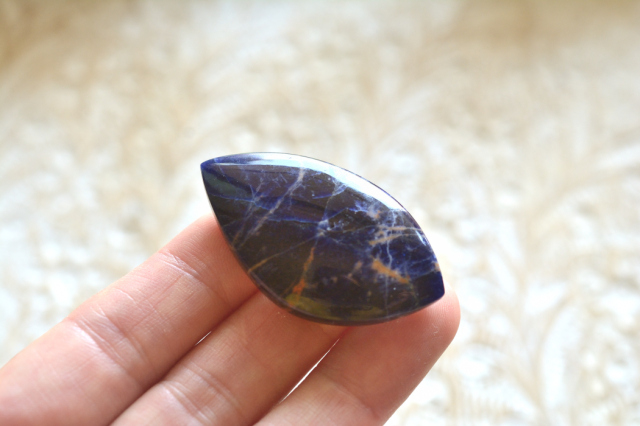 インペリアルソーダライト【27】ルース・カボション（42×23mm）