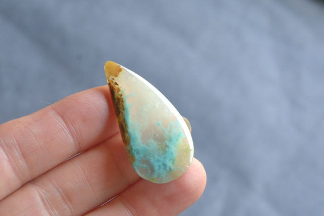 ペルー産ジェムシリカ【4】ルース・カボション（37×18.5mm）