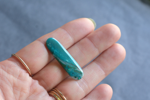 アリゾナ産ジェムシリカ【6】ルース・カボション（32×9.5mm）