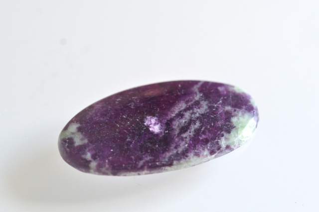 ケンメレライト【8】天然石ルース・カボション　（30.5×17mm）
