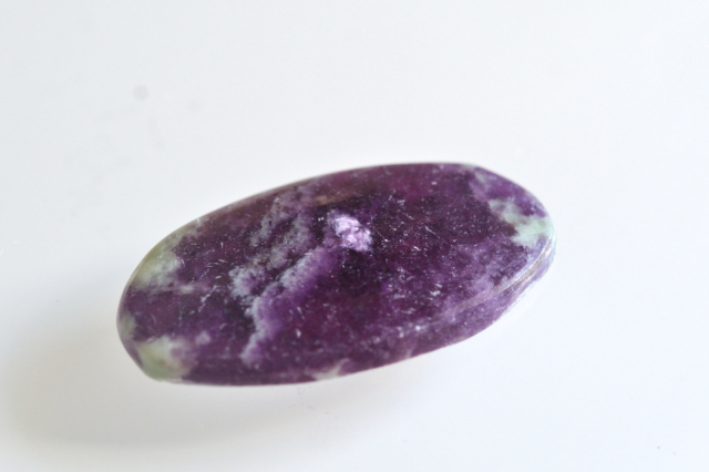 ケンメレライト【8】天然石ルース・カボション　（30.5×17mm）