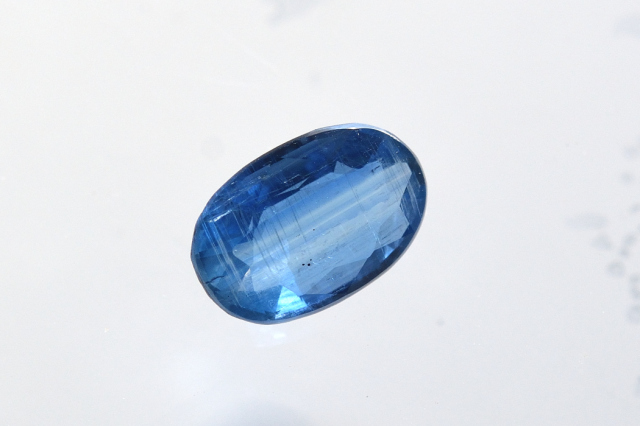 カイヤナイト【46】　ルース・ファセットカット(10×7mm）