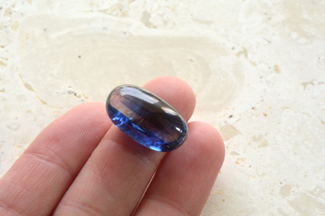 ネパール産カイヤナイト【50】ルース・カボション（20.5×11.5mm）