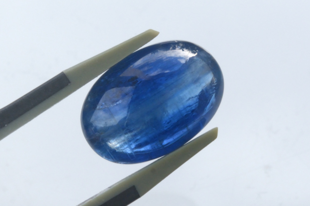 ネパール産カイヤナイト【52】ルース・カボション（16.5×11.5mm）