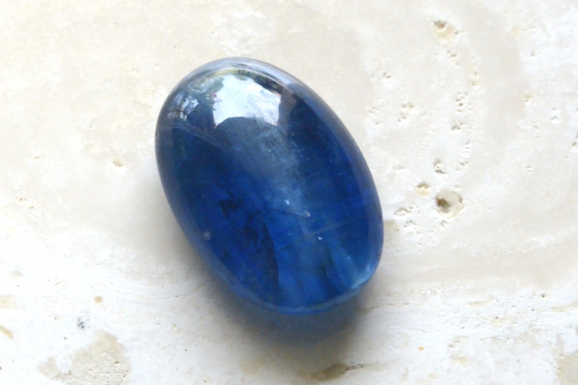 ネパール産カイヤナイト【52】ルース・カボション（16.5×11.5mm）