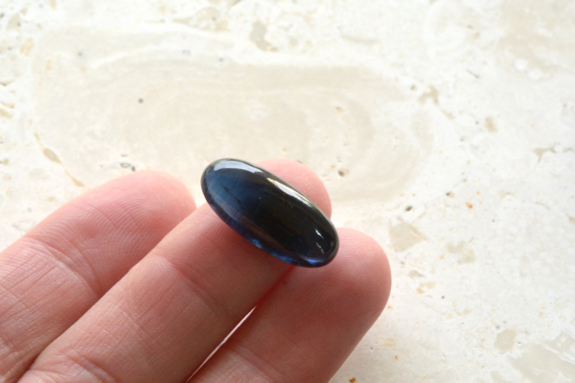 ネパール産カイヤナイト【53】ルース・カボション（20.5×9mm）