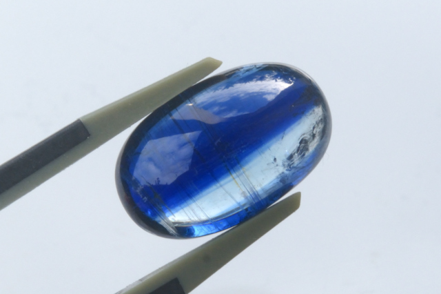 ネパール産カイヤナイト【54】ルース・カボション（16.5×10.5mm）