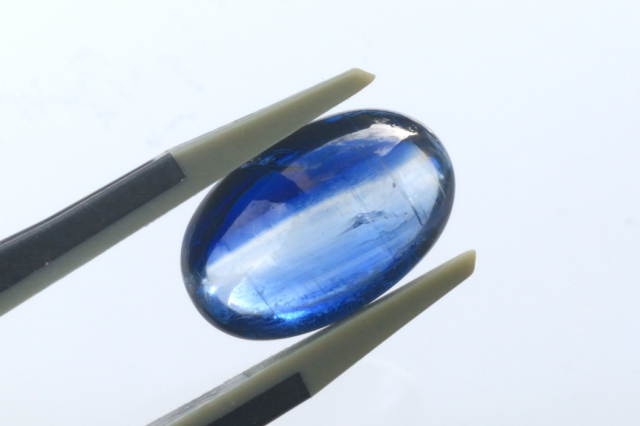 ネパール産カイヤナイト【55】ルース・カボション（15×9.5mm）