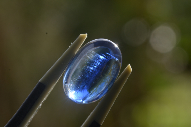 ネパール産カイヤナイト【56】ルース・カボション（12.5×8.5mm）