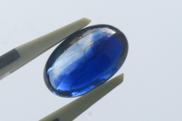 ネパール産カイヤナイト【57】ルース・カボション（13×8mm）