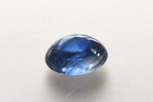 ネパール産カイヤナイト【58】ルース・カボション（11.5×9.5mm）