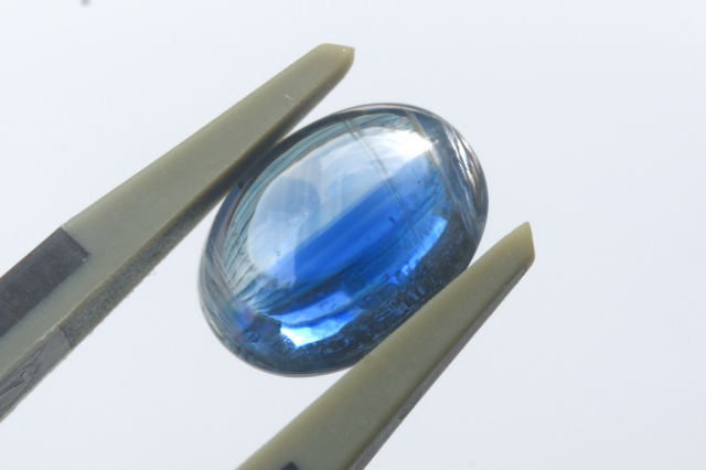 ネパール産カイヤナイト【59】ルース・カボション（10.5×7.5mm）