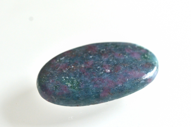 ルビーinカイヤナイト【9】ルース・カボション（30×18.5mm）